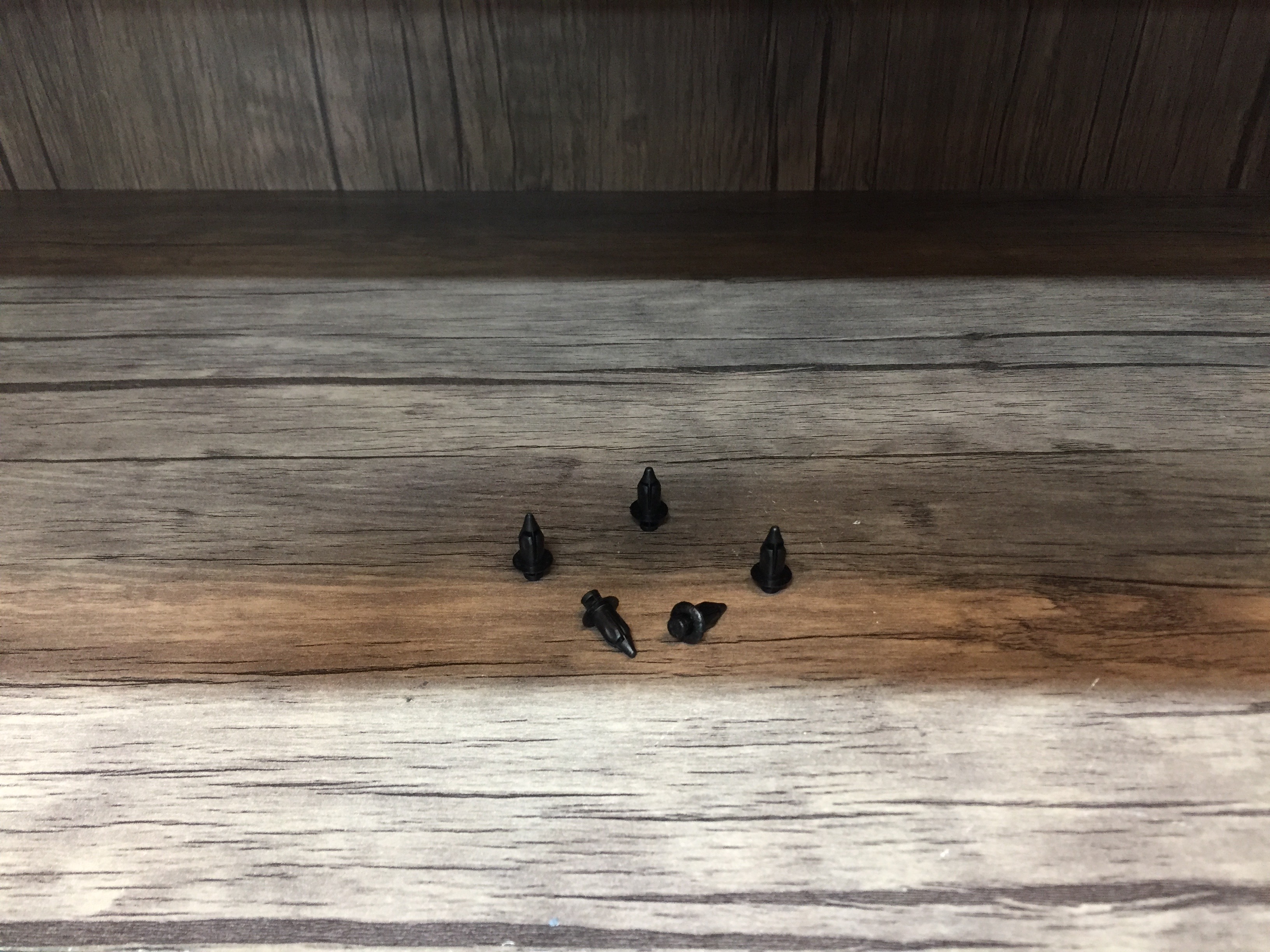 خار جلو پنجره مزدا 323 و 3 و NEW 3